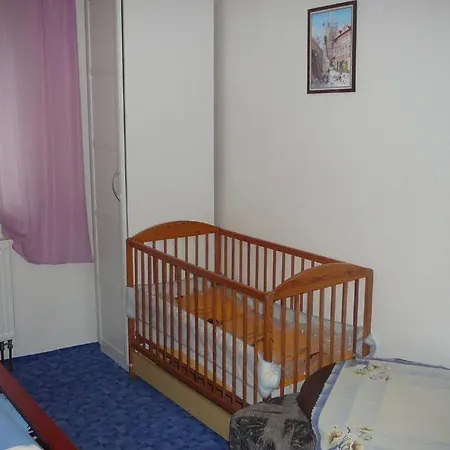 Eva Πανσιόν *